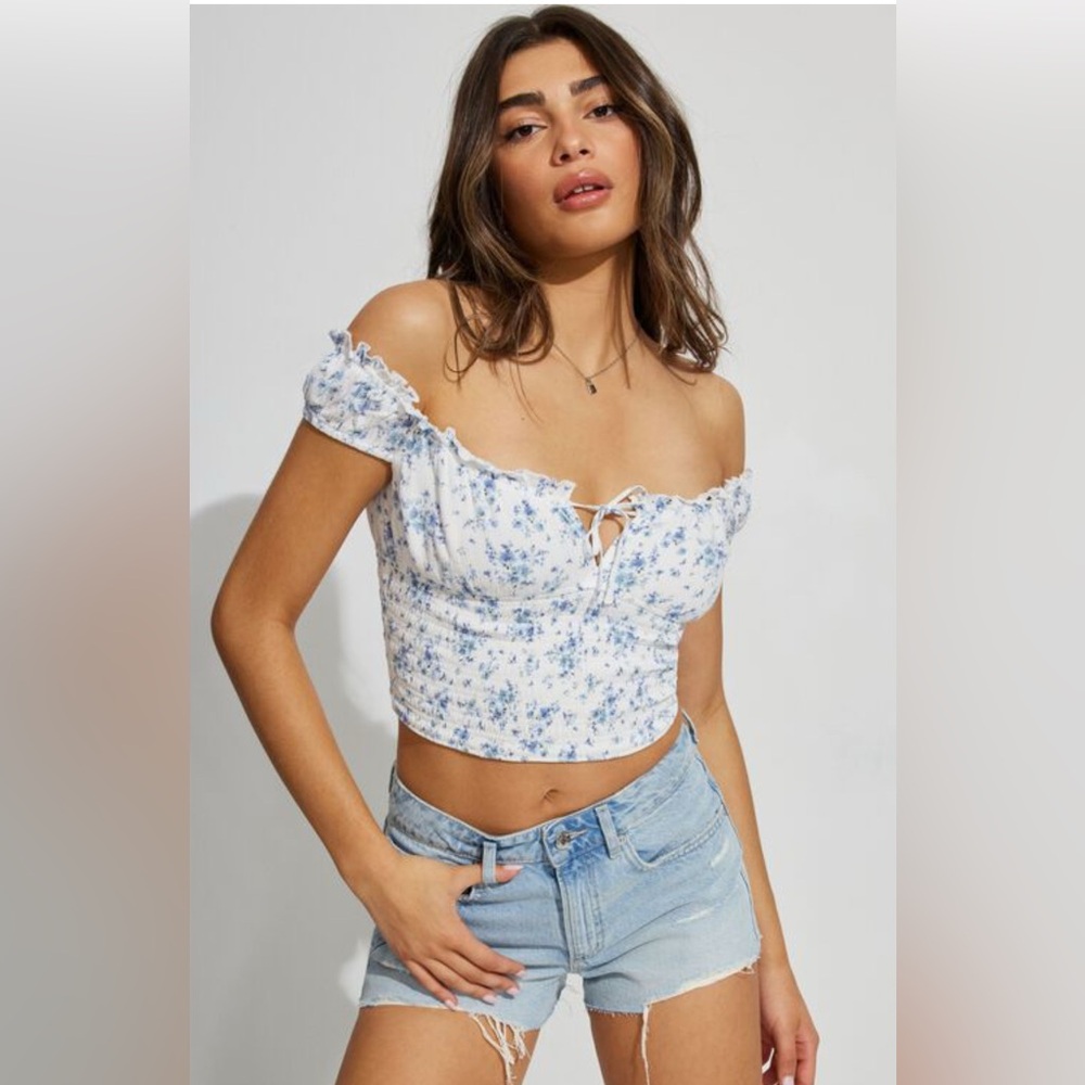Garage Off Shoulder Short Sleeve Top✨